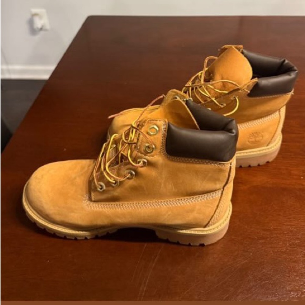 Timberland Classic Brown Boots - Picture 2 of 3